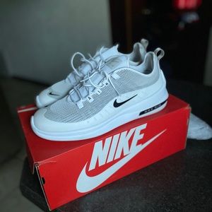 Nike air max axis